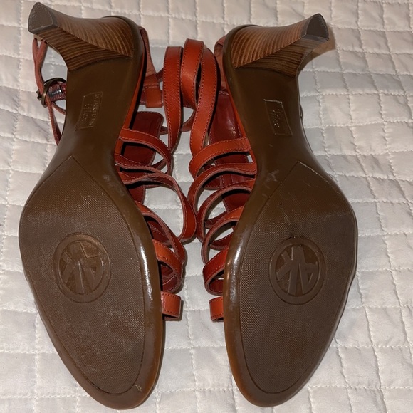 EUC ANNE KLEIN IFLEX ANKLE STRAPPY SANDALS SZ 9.5 - Picture 3 of 9